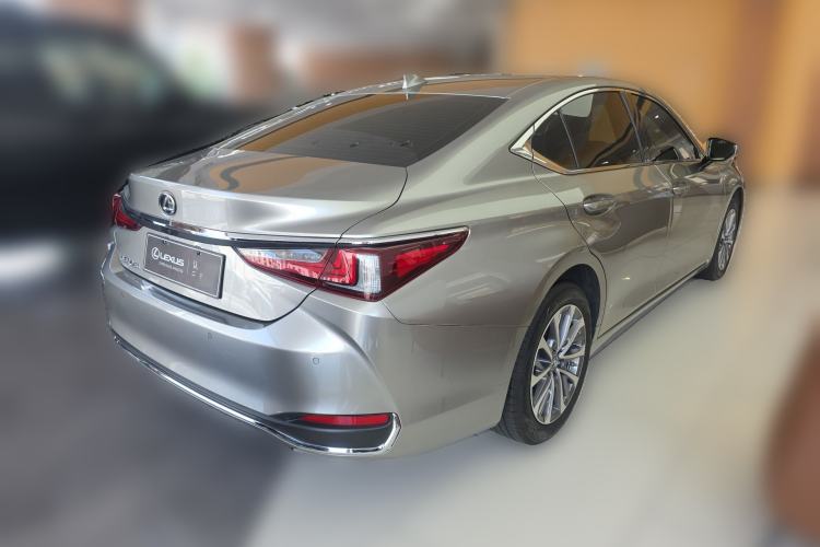 Used Lexus ES 2023 200 Excellence Edition Rear Right 45 Deg
