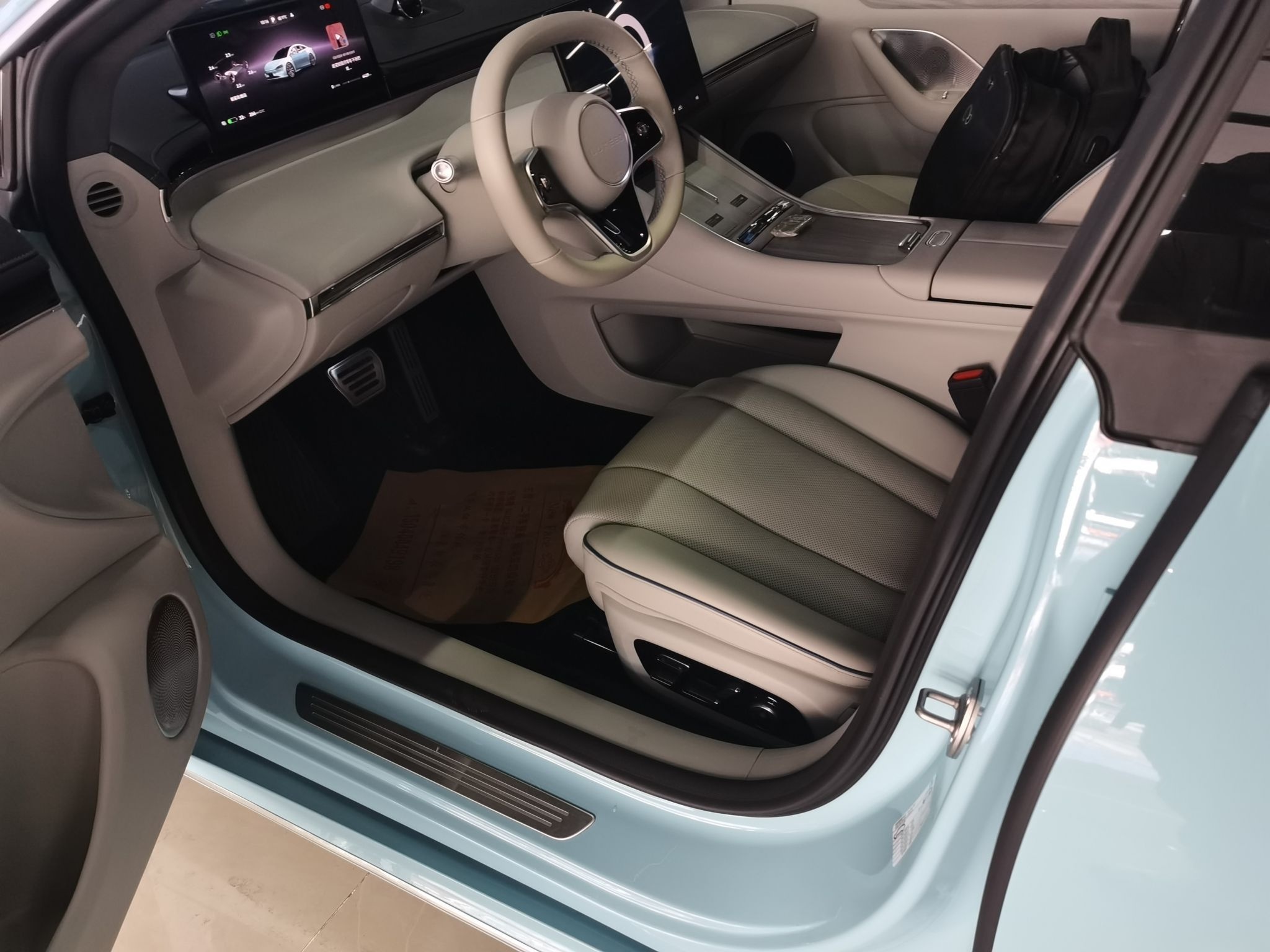 Переднее сиденье в автомобиле