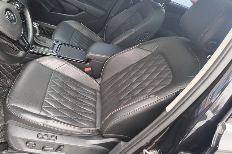 Used Volkswagen Passat 2020 330TSI Luxury Edition China VI
