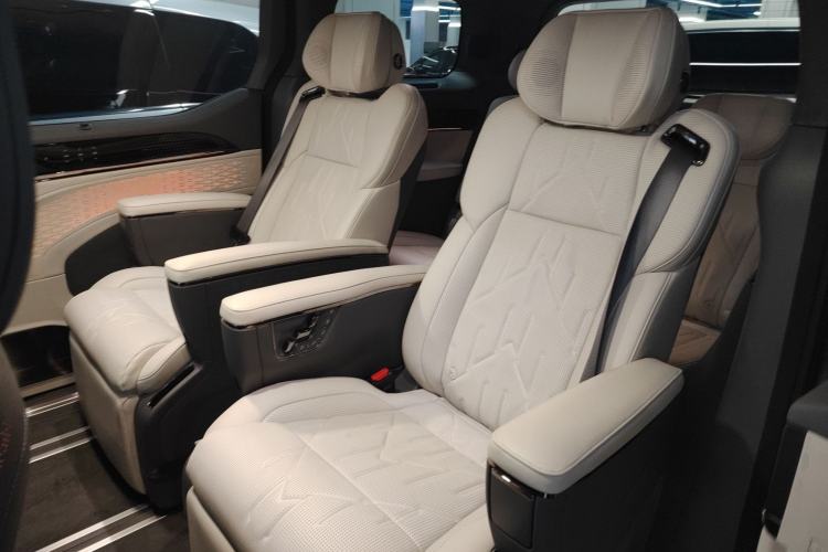 Used Zeekr 009 2024 7-Seater Walk-Through Version Four-Wheel Drive 108 kWh
