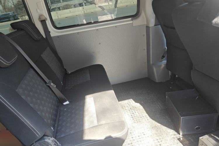 Used SAIC MAXUS Xintu V80 2024 Facelift Aoyuntong 6MT Short Wheelbase Mid-Height Version 147 Ps 5/6 Seats