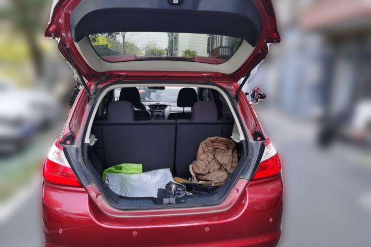 Used Venucia R50 2015 1.6L Automatic Fashion Edition
