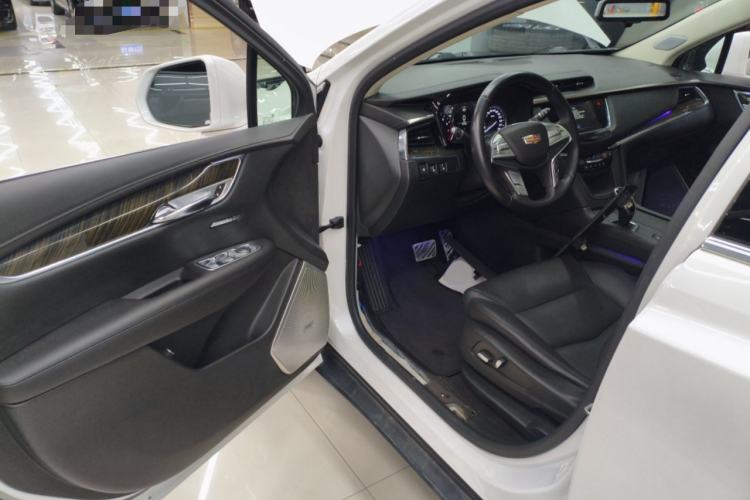 Used Cadillac XT5 2018 25T Luxury Model Driver Seat