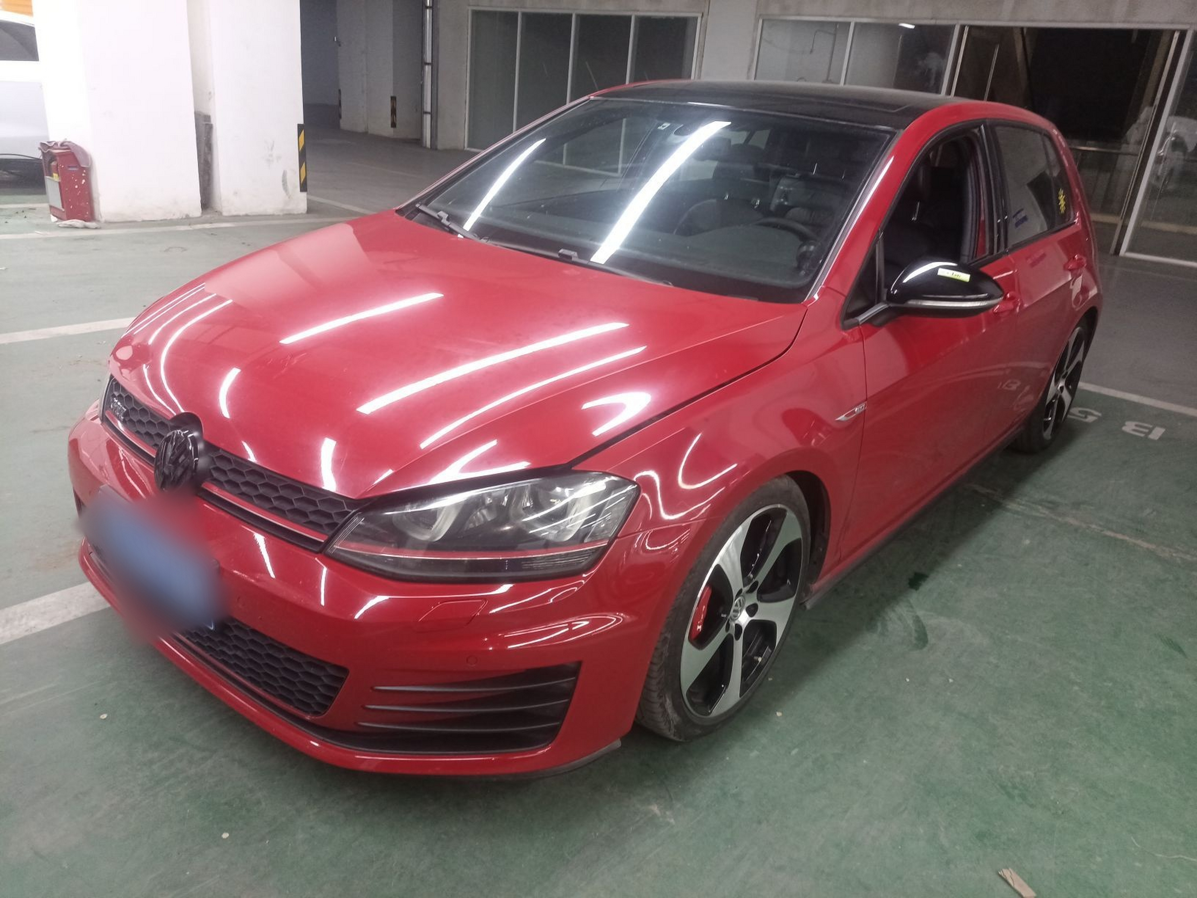 Под передней частью автомобиля