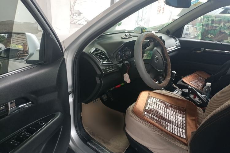 Used Land X8 2015 Explorer Edition 2.0T Gasoline 4x2 Luxury Model Driver Seat