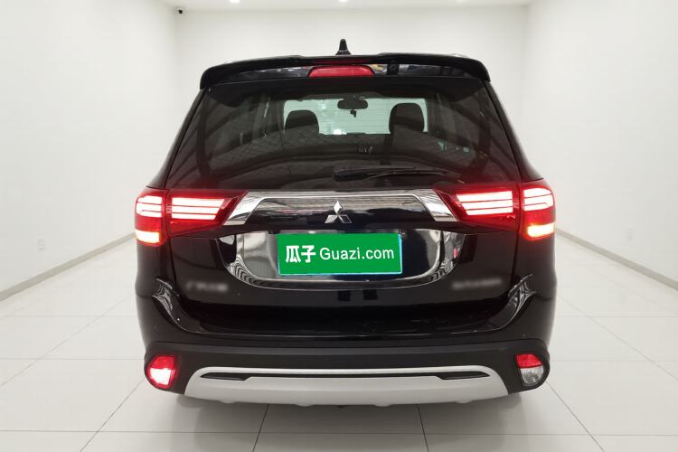Used Mitsubishi Outlander 2019 2.0L Two-Wheel Drive Comfort Edition 7-Seater China VI Standard Rear