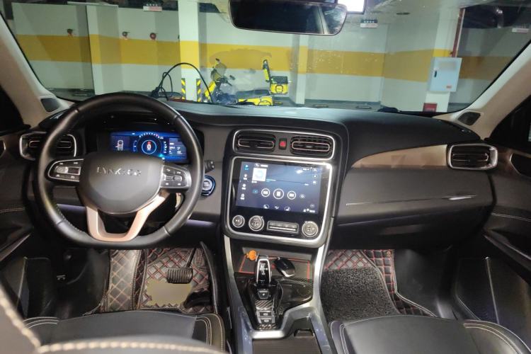 Used Lynk & Co 01 2017 2.0T Two-Wheel Drive Pro Edition Center Console