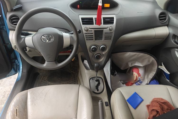 Used Toyota Vios 2010 1.6L GL-i AT Center Console