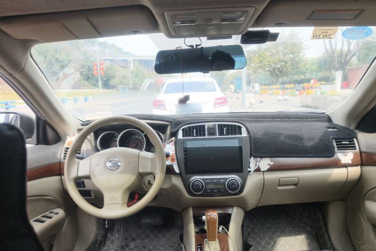 Used Nissan Sylphy 2009 1.6XL Automatic Luxury Sunroof Edition Center Console