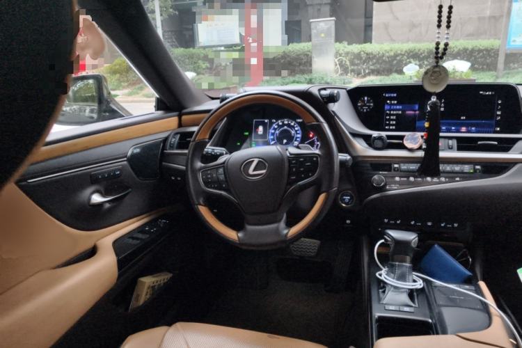 Used Lexus ES 2018 300h Executive Version China V Standard
