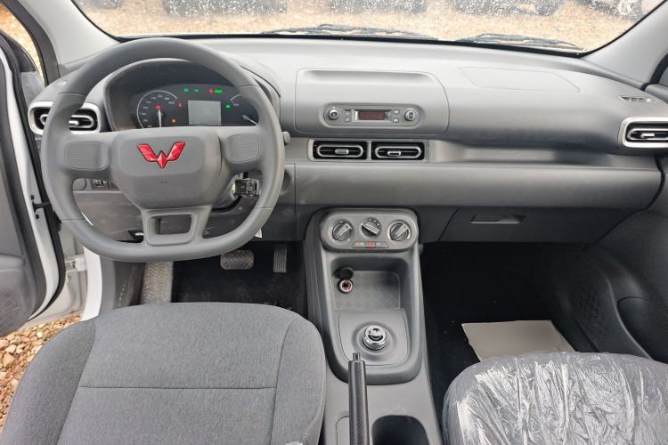 Used Wuling Hongguang New Energy 2025 Extended-Range Hybrid 50 km Utility Version