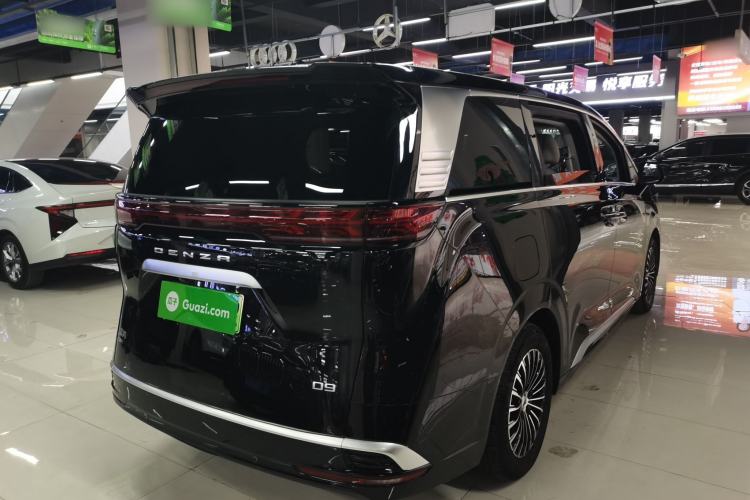 Used Denza D9 2022 DM-i 1040 Prestige Model