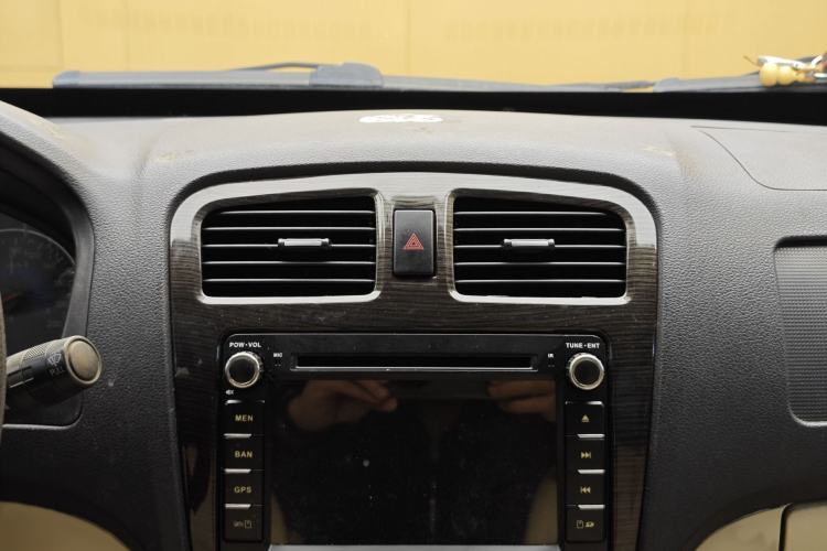 Used Dongfeng Fengon 370 2016 1.5L Manual Standard Edition SFG15-02 7 Seats Interior 10