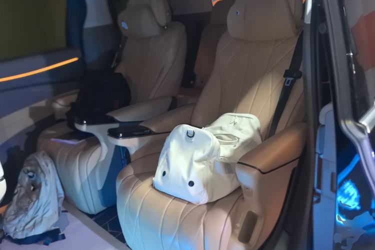 Used Denza D9 2022 DM-i 970 Four-Wheel Drive Prestige Model