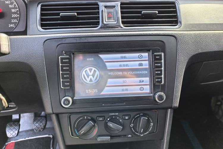 Used Volkswagen Santana 2015 1.6L Manual Fashion Edition Audio And AC Panel