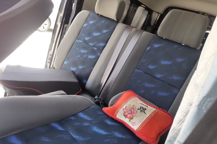 Used Dongfeng Yufeng 2021 2.0T Power King Front-Drive Logistics Vehicle Long Wheelbase Mid-Roof Design 6–9 Seats China VI Emission Standard ZD20
