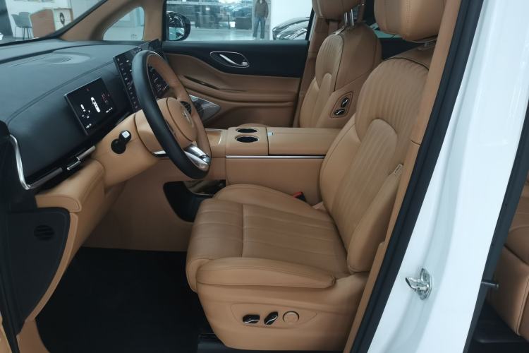 Used VOYAH Dream 2025 EV Four-Wheel Drive Flagship Kunpeng Edition