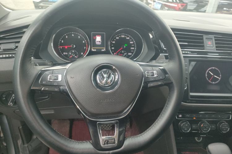 Used Volkswagen Tiguan L 2017 330TSI Automatic Two-Wheel Drive Flagship Edition Steering Wheel