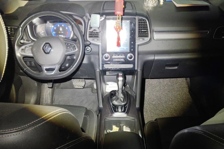 Used Renault Koleos 2017 2.0L Two-Wheel Drive Luxury Edition Center Console