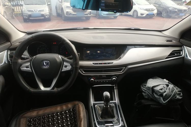 Used CHANGAN Eado 2019 High-Energy Edition 1.6L GDI Manual Pioneer Model China VI Standard Center Console