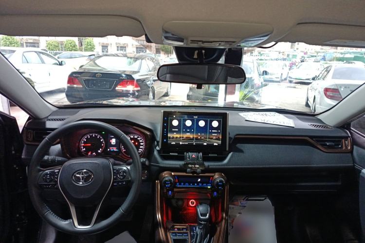 Used Toyota Wildlander 2022 2.0L CVT Two-Wheel Drive Luxury PLUS Edition Center Console