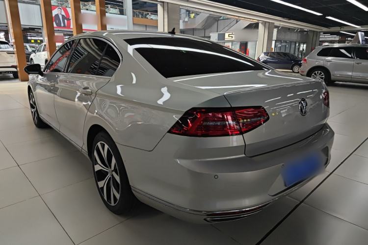 Used Volkswagen Magotan 2018 330TSI DSG Luxury Model Rear Left 45 Deg