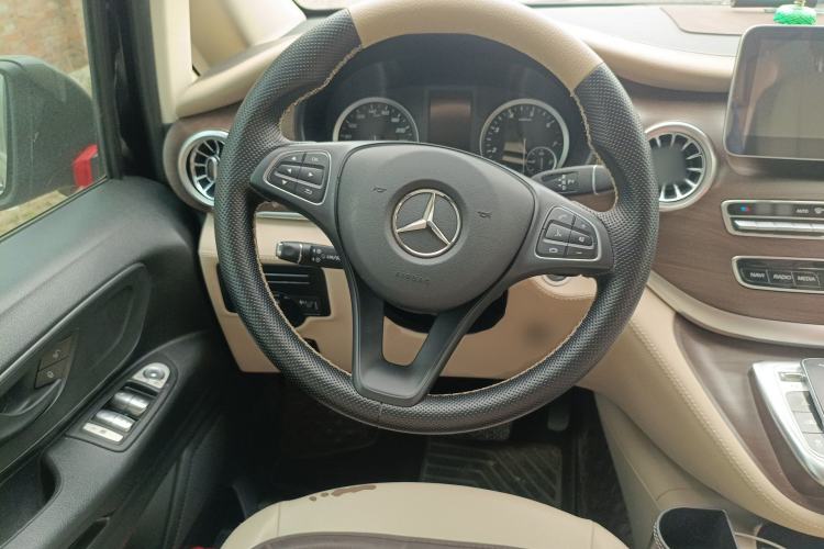 Used Mercedes-Benz Vito 2023 2.0T Elite Version 7 Seats Steering Wheel