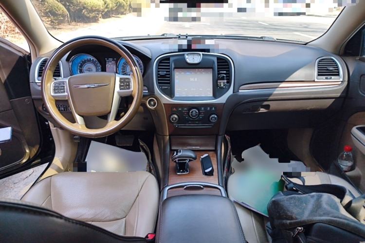 Used Chrysler 300C 2013 3.6L Premium Edition Center Console