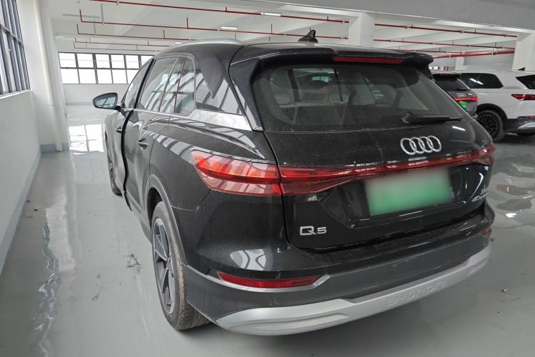 Used Audi Q5 e-tron 2023 40 e-tron Starry Edition Mecha Kit
