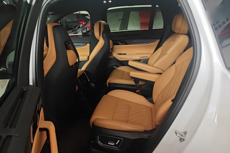 Used Lynk & Co 09 EM-P 2021 2.0T PHEV Halo Six-Seater Left Rear Seat