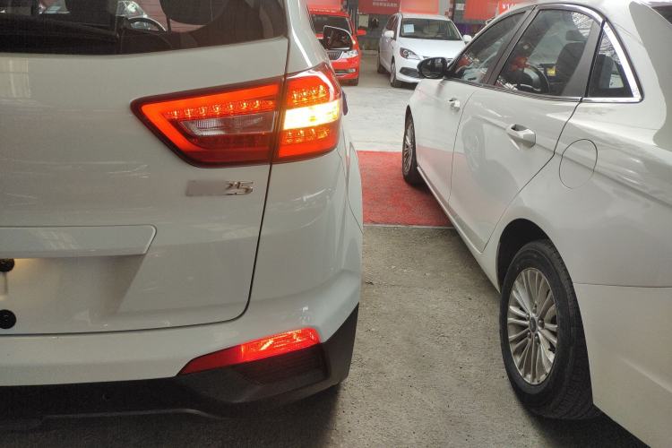 Used Hyundai ix25 2015 1.6L Automatic Two-Wheel-Drive Deluxe DLX Model