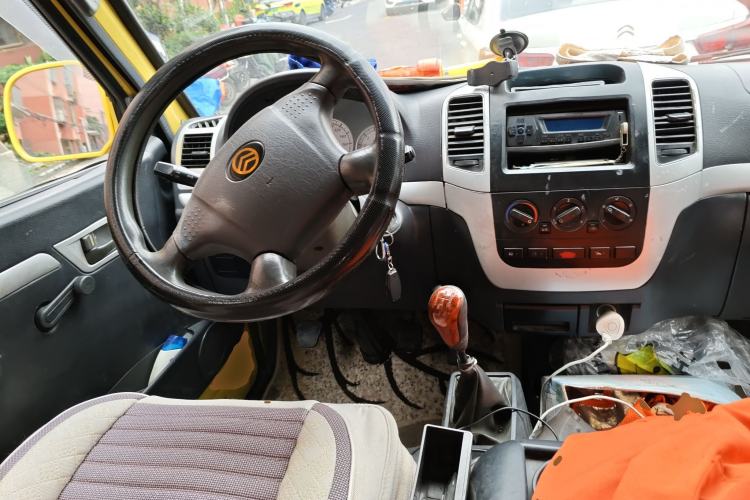 Used Golden Dragon Hiace 2010 2.8T Standard-Height Advanced Version GW2.8TC-2 Steering Wheel