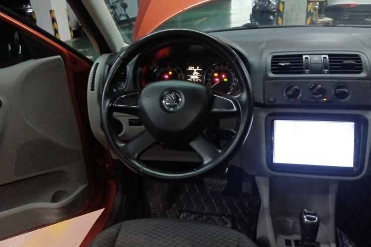 Used Skoda Fabia 2014 1.4L Automatic Crystal Edition
