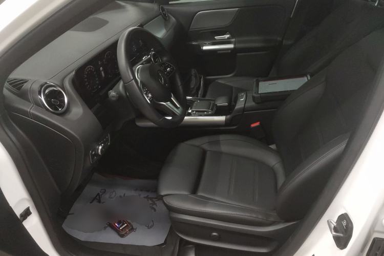 Used Mercedes-Benz GLA 2023 Facelifted GLA 200 Left Front Seat