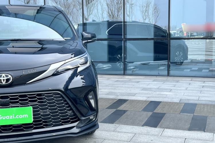 Used Toyota Granvia 2024 2.5L Hybrid Luxury Edition