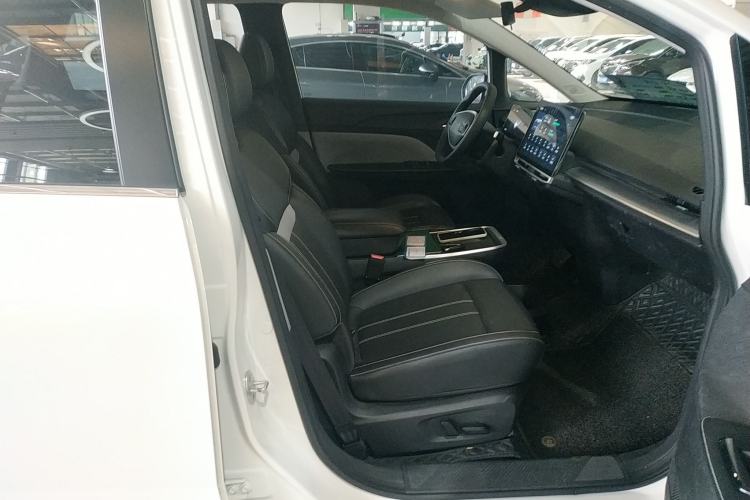 Used Venucia VX6 2023 520 Pro
