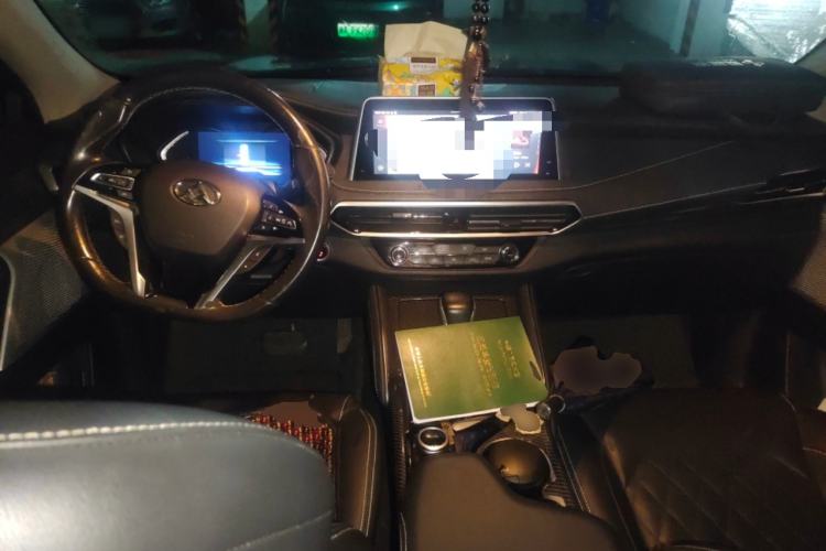 Used SAIC MAXUS D90 2017 2.0T Automatic Two-Wheel Drive Mercury Base Edition Center Console