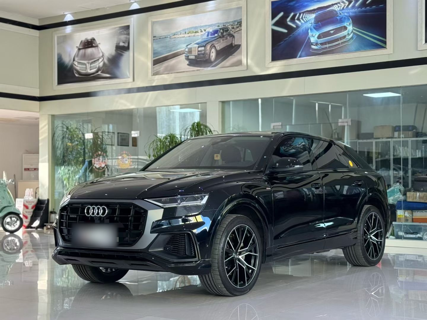 Под передней частью автомобиля