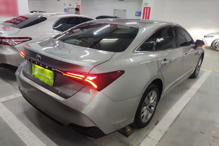 Used Toyota Avalon 2019 Dual-Engine 2.5L Luxury Edition China VI Standard
