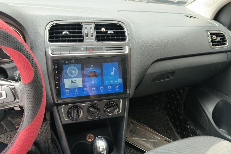 Used Volkswagen Polo 2016 1.6L Automatic Comfort Model Center Console