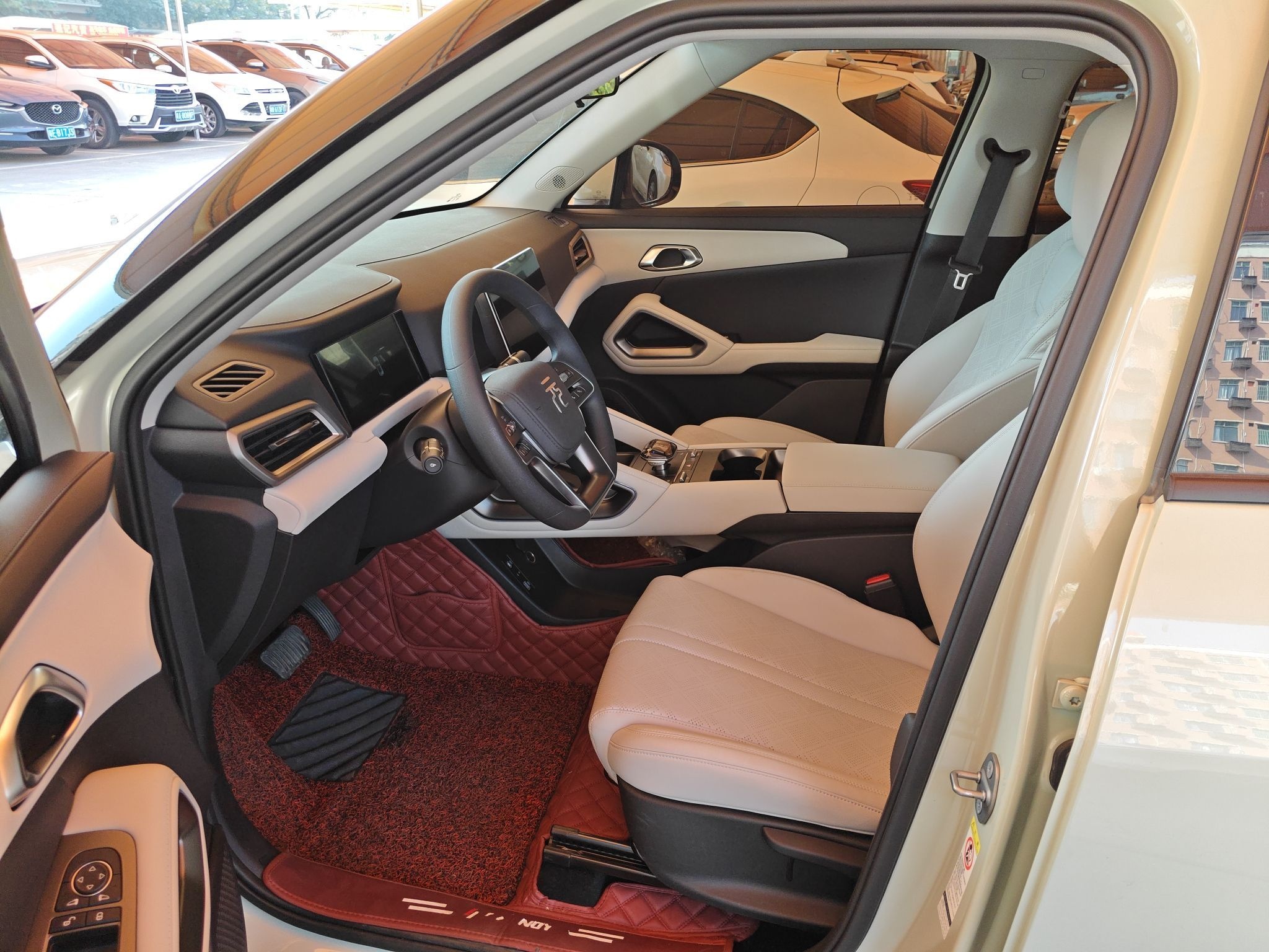 Переднее сиденье в автомобиле