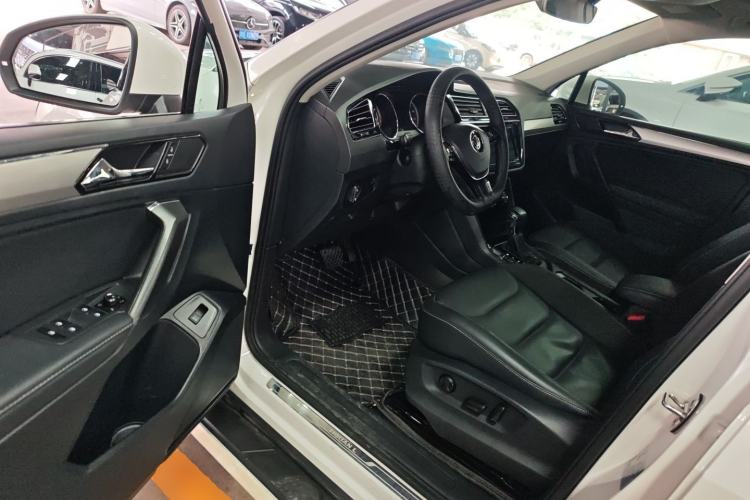 Used Volkswagen Tiguan L 2019 330TSI Automatic Two-Wheel Drive Smart Luxury Version China VI Standard
