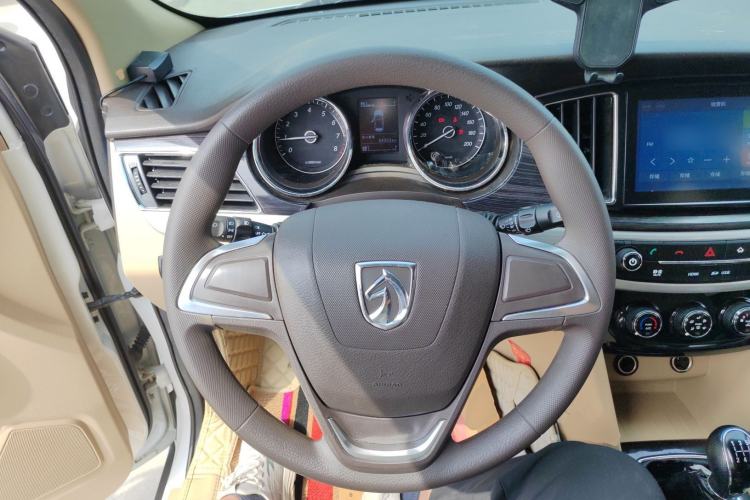 Used Baojun 730 2016 1.5L Manual Comfort Version 7 Seats China V Emission Standard Steering Wheel