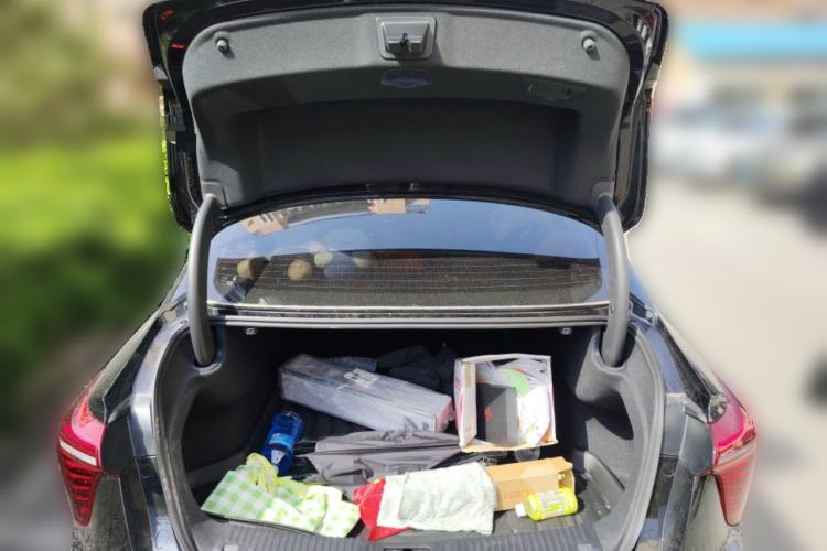 Used Hongqi H5 2025 2.0T Automatic Flag Edition – 500 000 Units Commemorative Version
