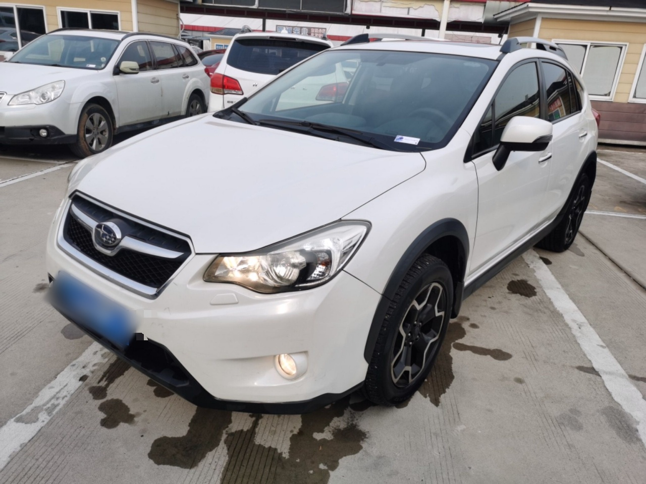 Под передней частью автомобиля