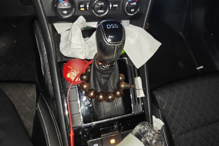 Used Skoda Superb 2016 TSI330 DSG Innovation Edition Gear Lever