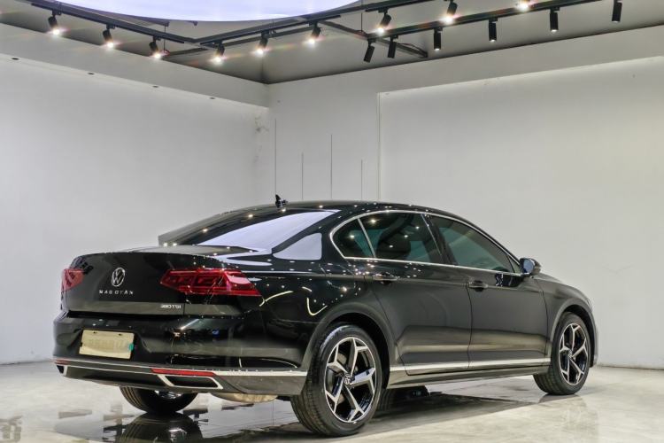 Used Volkswagen Magotan 2026 30 Million Vehicles Selected Model 380TSI DSG Luxury Edition Exterior 4