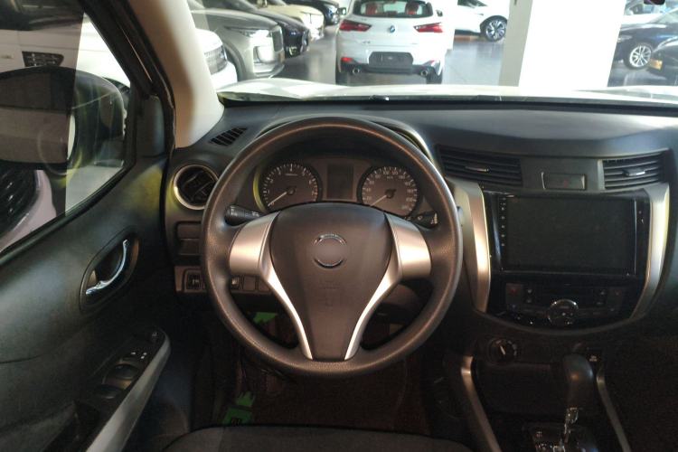 Used Nissan Navara 2017 2.5L Automatic 4x4 Luxury Edition QR25
