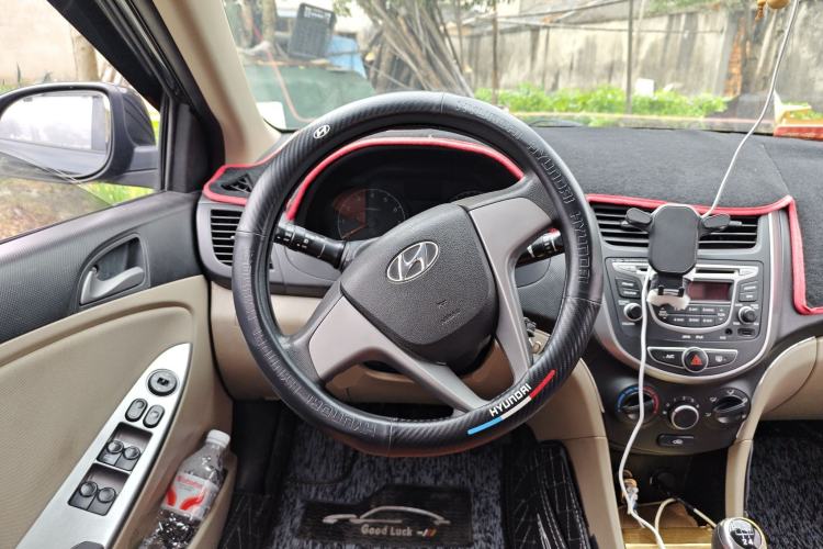 Used Hyundai Verna (older generation) 2014 1.4L Manual Smart GLS Trim
