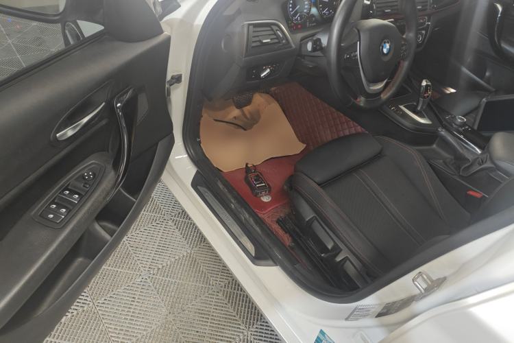 Used BMW 1 Series 2018 118i Sport Design Package Driver Seat